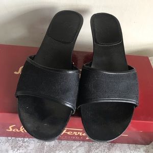 Salvatore Ferragamo Logo Wooden Slides-Size7 B-BLK